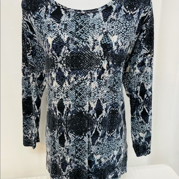 Banana Republic Blouse Blue and Black Snake Skin print Very soft Long Sleeves - Picture 3 of 6
